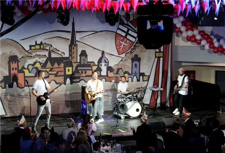 Sorgten für beste Stimmung im Saal: die kölsche Band „F!asko“.