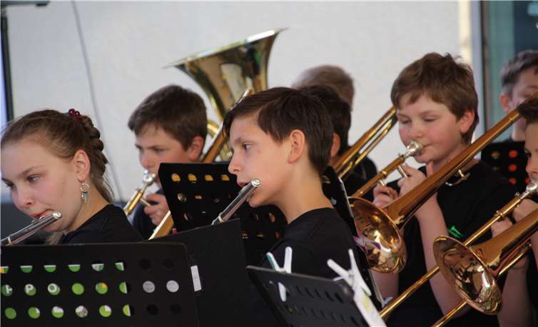 Sorgten für ein abwechslungsreiches Programm: Die Bläserklasse 6b ...