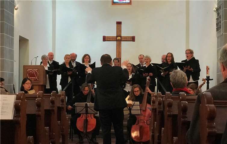 Sorgten für einen musikalischen Genuss in der Passionszeit: Die evangelische Kantorei Bad Ems unter Dekanatskantor Ingo Thrun. Foto: Dekanat Nassauer Land