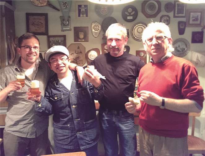 Souji Sugiyama (2.v.l.) mit Musikkameraden der Schützenkapelle Mendig. privat