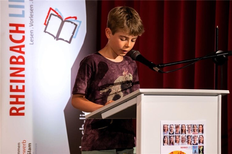 Souverän liest Aaron aus Stefan Gemmels Zauberkugel-Saga