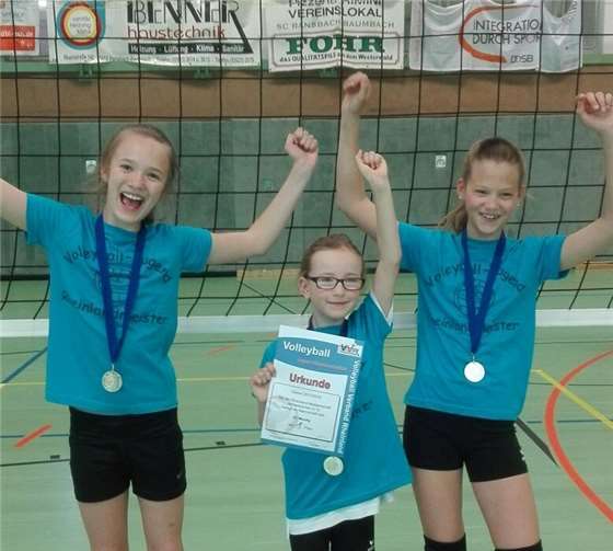 Souverän meisterten Lena Schultze, Nina Dabrowski und Elea Schlederer (v. l.) die Meisterschaft. privat