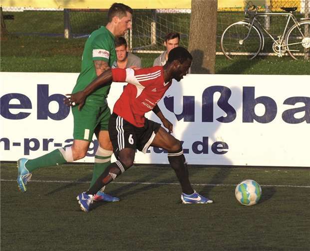 Souverän wie Christophe Bokumabi hier gegen Sebastian Mintgen die Situation unter Kontrolle hat, agierte die gesamte Mannschaft. BLA
