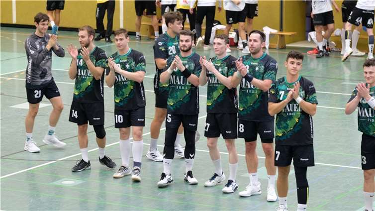 Souveräner Saisonauftakt und ein Dank ans treue Publikum – der RTV-M1883 feiert den ersten Heimsieg. Copyright: Carola Laun