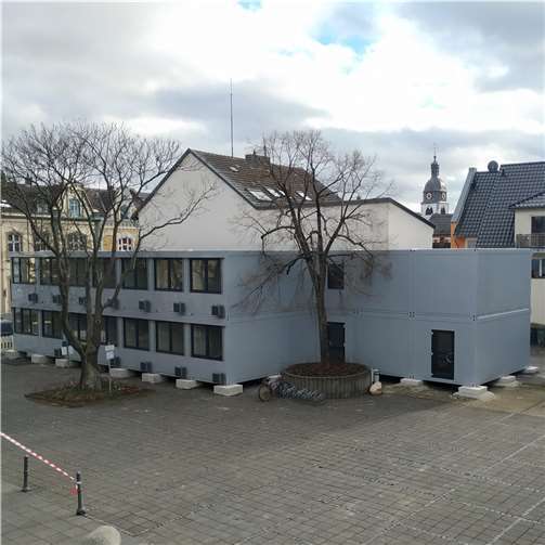 Soweit die Strom-, Wasser- und Abwasserversorgung sichergestellt ist und die rund 300qm Bürofläche eingerichtet und vernetzt sind, werden voraussichtlich bis Ende April u. a. das Fachgebiet Hochbau und das Sachgebiet Immobilien das Provisorium beziehen. Foto: Stadt Rheinbach