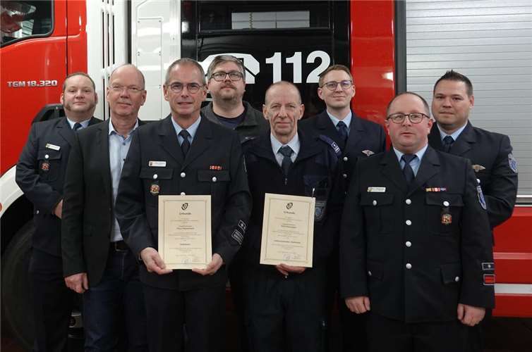 Sowohl der bisherige Wehrleiter Claus Hattenbach und sein Stellvertreter Dirk Hannappel wurden einstimmig in ihren Ämtern bestätigt. Quelle: Verbandsgemeinde Höhr-Grenzhausen