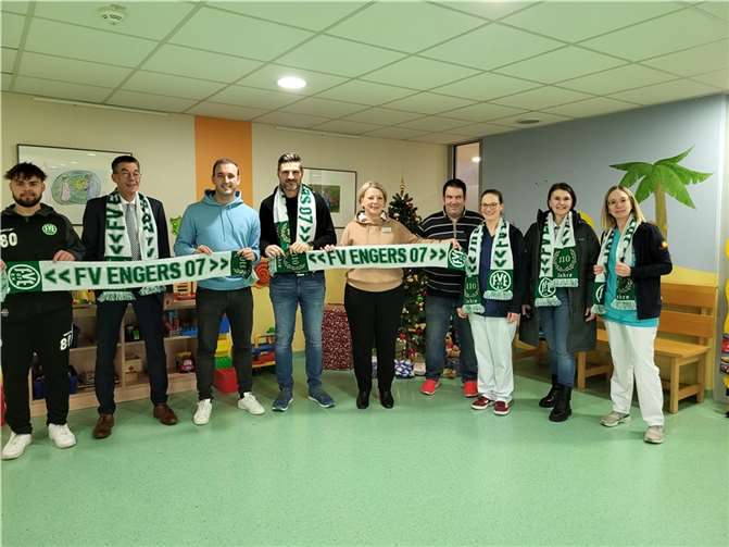 Soziales Engagement: der FV Engers überraschte mit Nikolausgeschenken. Quelle: FVE