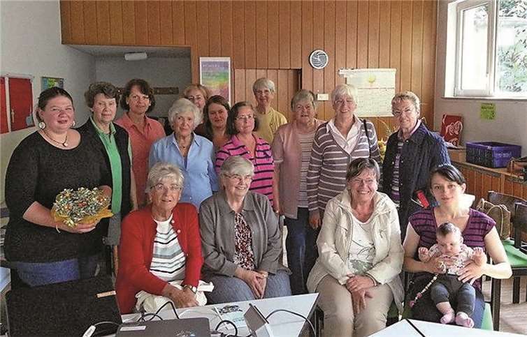 Sozialpädagogin Karin Stumpf mit den Teilnehmerinnen des Frauenfrühstücks. Privat