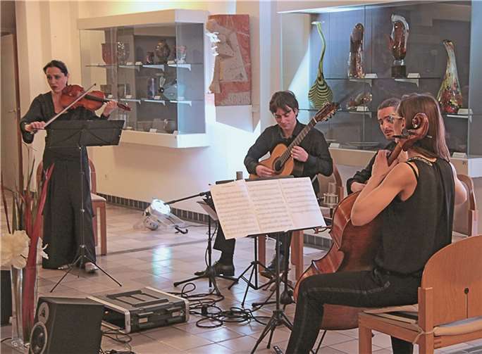 Spanische Musik und „Il Cinema“ zum Jahresabschluss mit (v.l.) Anja Bukovec, Tobias Kassung, Luciano Marziali und Lena Kravets vom Kölner Klassik Ensemble.  Stein