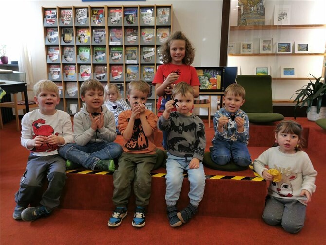Mutprobe in der Vorlesestunde der Stadtbibliothek Spannend geht es weiter im November. Foto: Selina Ansorg