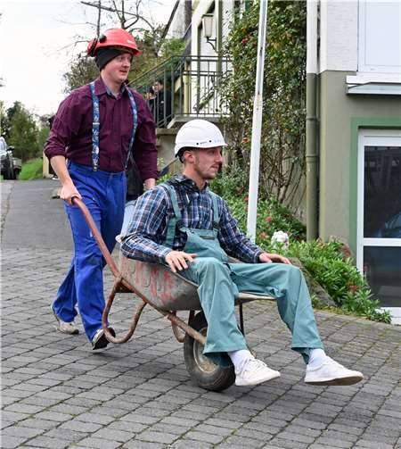 Spannend ging es zu beimSchürreskarrenrennen.