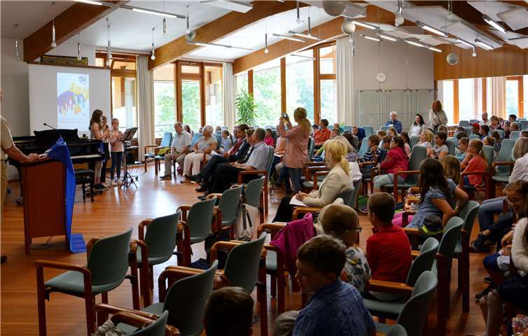 Spannend, ja aufregend war die Preisverleihung beim 66. Europäischen Schulwettbewerb, in dem zahlreiche Schülerinnen und Schüler für ihre Werke ausgezeichnet wurden. Foto: Uwe Rindsfüßer