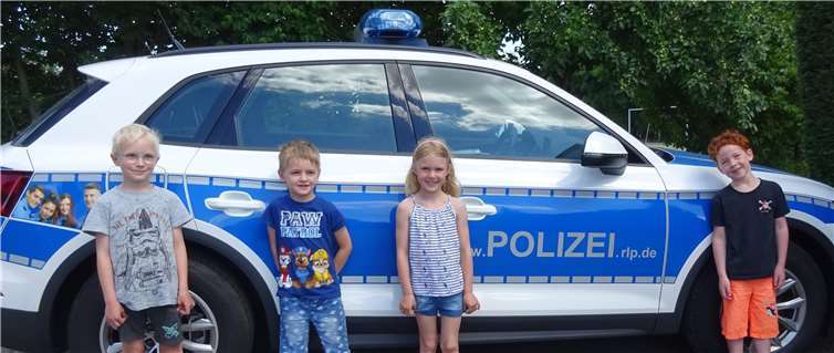 Spannend war der Besuch bei der Polizei. Fotos: privat