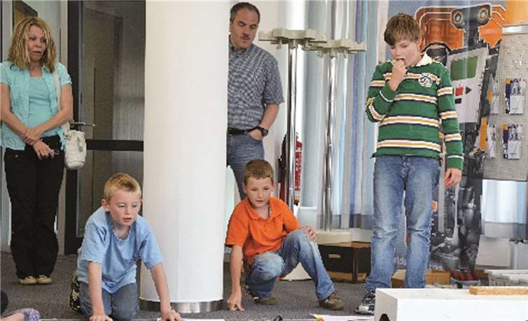 Großer Ferienspaß mit BioBots, Robo-Dance und Seifenkisten 