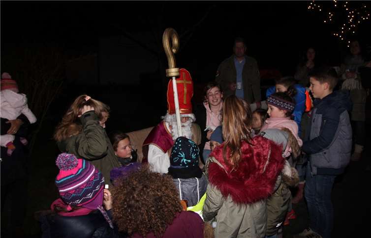 Spannende Geschichten gab es vom Nikolaus persönlich. Jürgen Jachtenfuchs