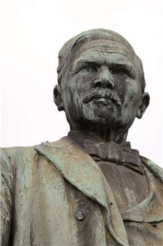 Spannende Geschichten über Prominente, die - so wie Friedrich Wilhelm Raiffeisen - in Neuwied lebten, sind zu erfahren.