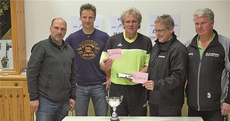 Spannende Gruppen wurden für das Kleinfeldturnier im Jubiläumsjahr ausgelost (von links): Sascha Neitzert, Olaf Keller, Jürgen Huth, Thomas Zickenheiner und Bernd Kambeck.privat