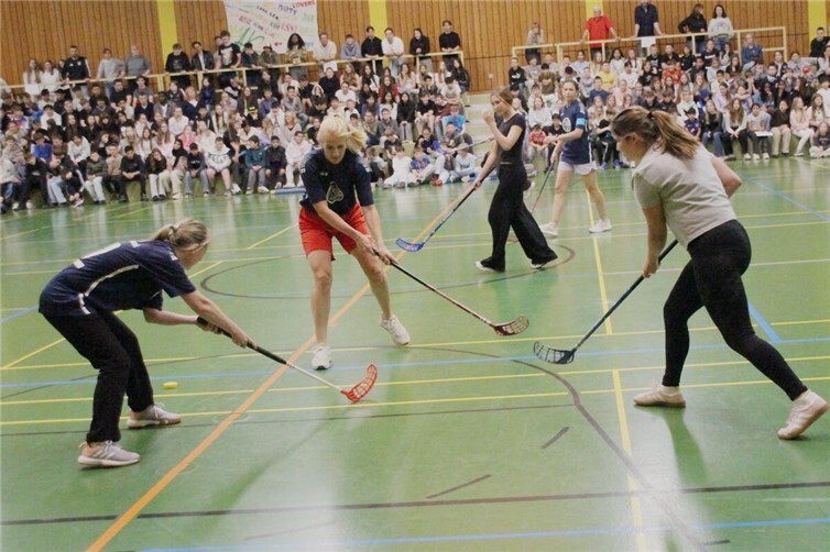 Spannende Spiele boten sich der begeisterten Schülerschaft.