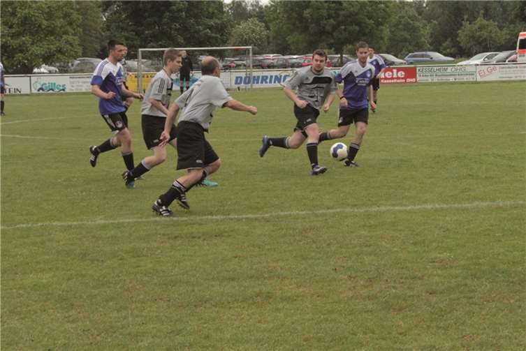 Spannende Spiele gab es auf der Rheininsel zu sehen.