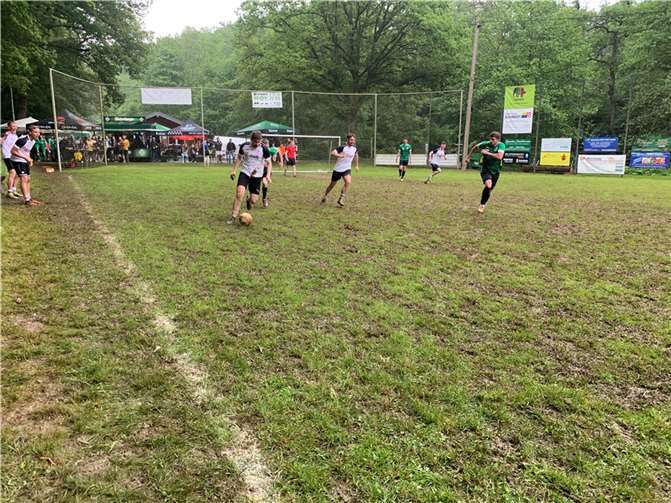 Spannende Spiele im Döttesfelder Waldstadion.
