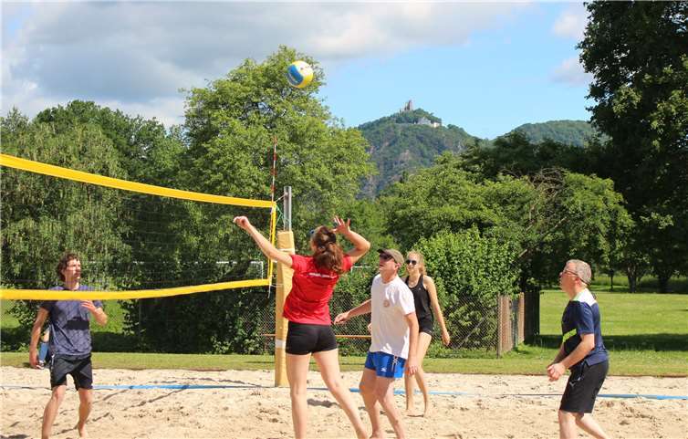 Spannende Spiele waren beim 12. VFFE-Beachcup garantiert.Foto: Konrad Kubitschek