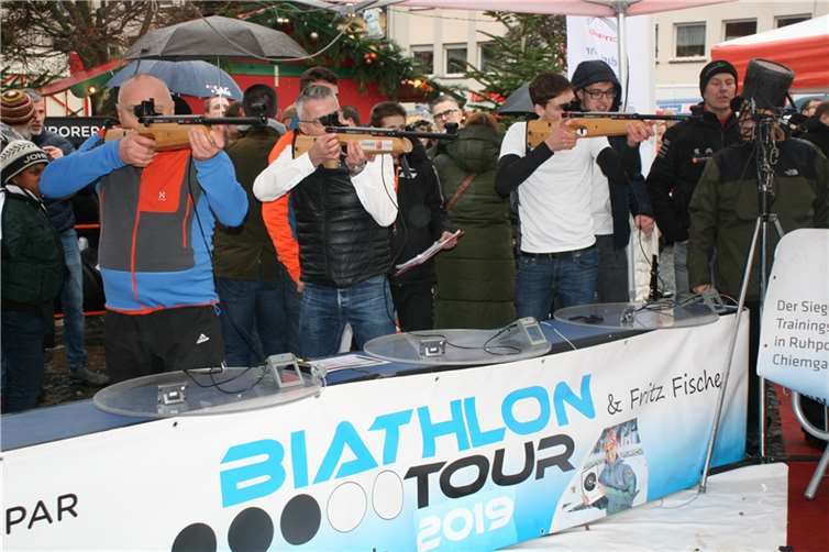 Spannung und Action am Schießstand sind bei der Biathlon-Tour auf dem Marktplatz garantiert.  Fotos: privat