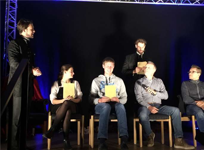 Spannung und Aha-Effekt zogen sich wie ein roter Faden durcheinen unterhaltsamen Abend im Kapuzinerkloster. Fotos: TE