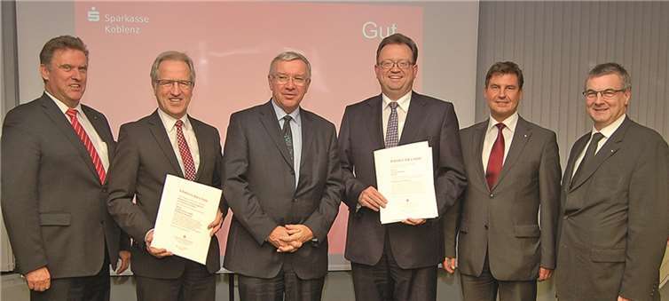 Sparkassenvorstand Ernst Josef Lehrer, Josef Dötsch, Oberbürgermeister Prof. Dr. Joachim Hofmann-Göttig, Georg Moesta, Sparkassenchef Matthias Nester und Landrat Dr. Alexander Saftig. Sparkasse Koblenz