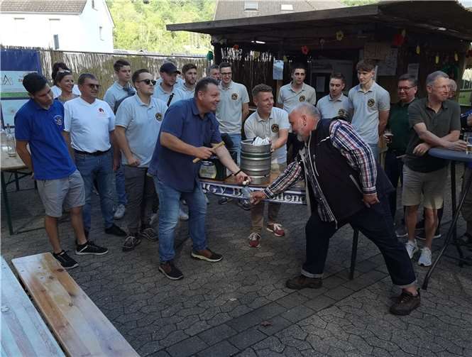 Spaß beim Fassanstich.  Foto: BL