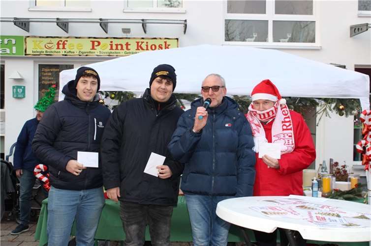 Spaß beim Programm und dem gemeinsamen Adventstreffen in der Ortsmitte.  Foto: Nicole Wolter