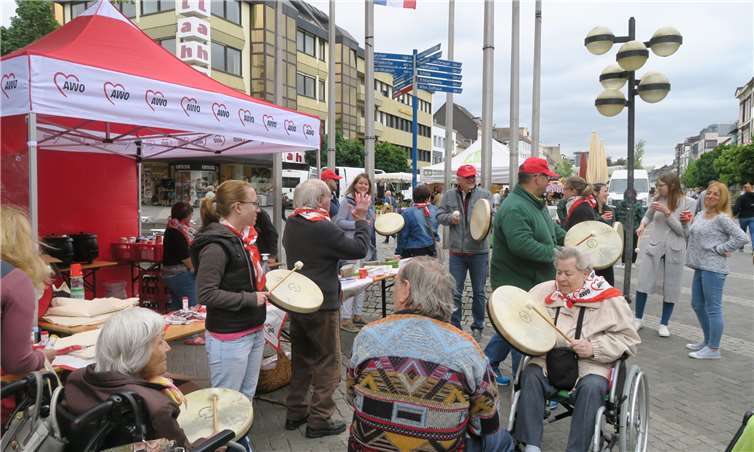 Spaß beim Trommeln hatten diese Senioren am Aktionsstand.privat
