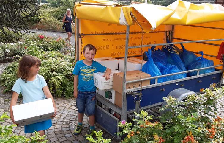 Spaß beim Verladen der Materialien für die erfolgreiche zweite Sendung im Jahr 2019.Foto: privat