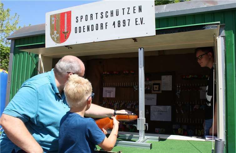 Spaß für Groß und Klein an der Schießbude der Sportschützen.