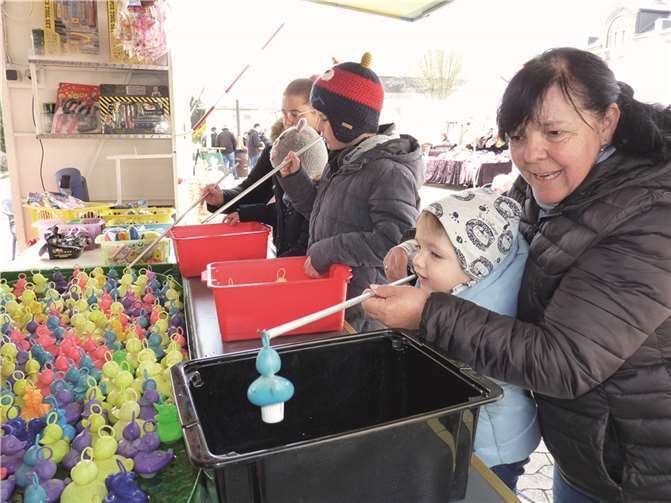 Spaß für die ganze Familie beim Entchenangeln.