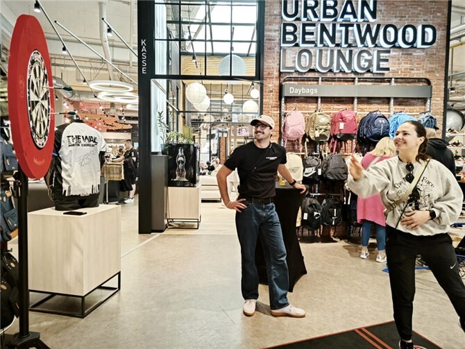 Spaß gab es beim Dartspiel bei INTERSPORT Krumholz.