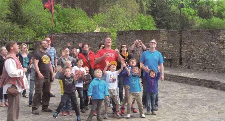 Spaßig und turbulent ging es auf dem Burggelände zu. privat