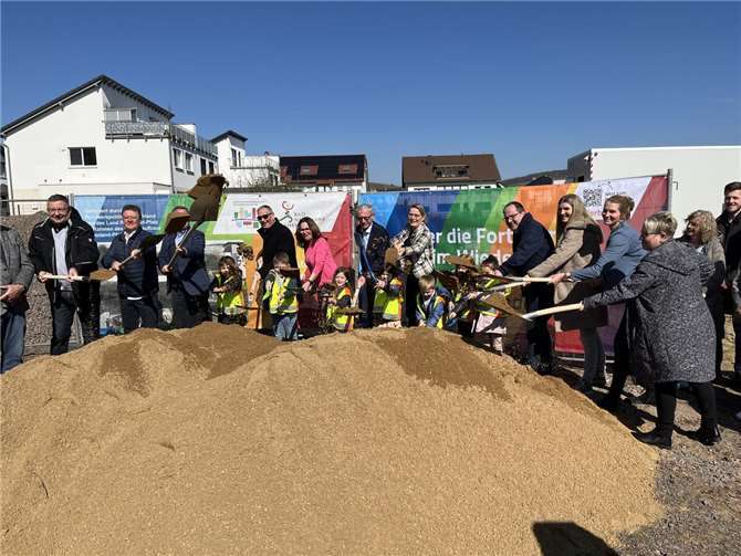 Schule und Kitas: Es geht voran in Bad Neuenahr-Ahrweiler Spatenstich in Bad Neuenahr-Ahrweiler. Foto: Ministerium für Bildung / Ulrich Gerecke