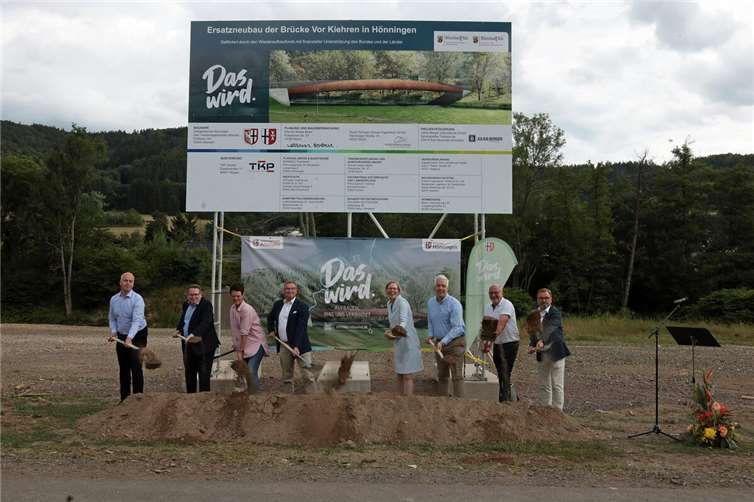 Spatenstich in Hönningen.  Foto: Werner Dreschers