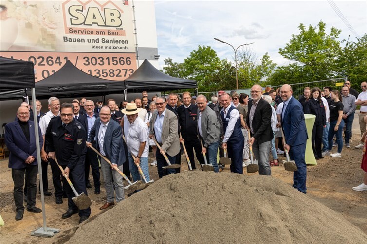 Spatenstich zum Bau des neuen Feuerwehrhauses in Heppingen. 