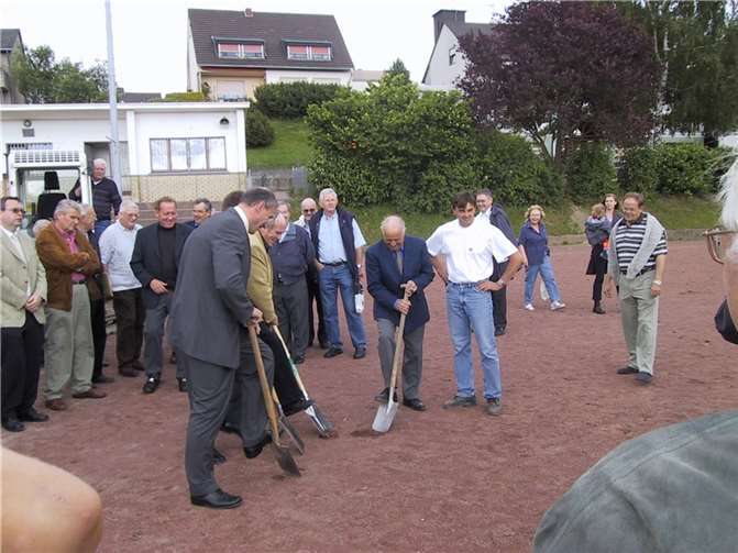 Spatentisch Bürgerhaus Urbar 2002.  Foto: Archiv FREIE LISTE
