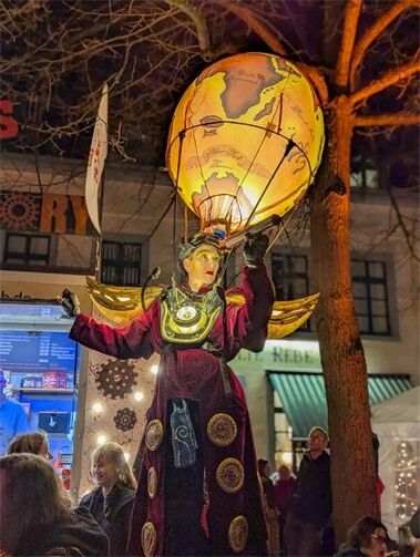 Spektakuläre Figuren erwarten die Gäste.  Foto: Carina Voigt