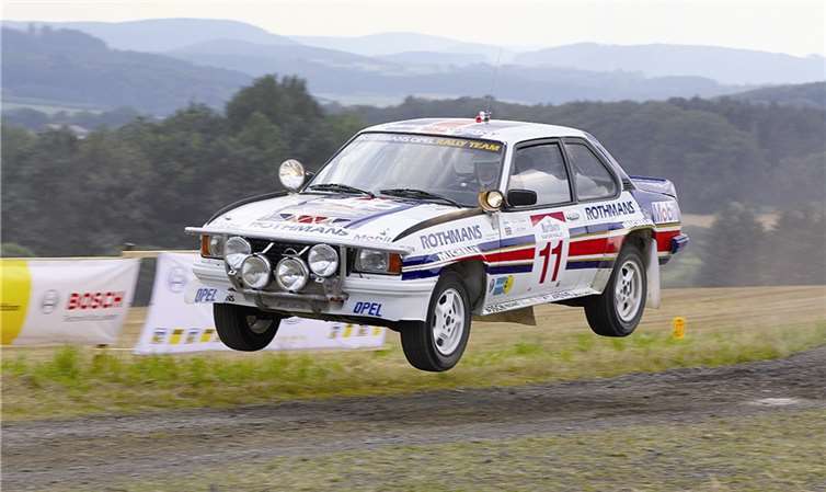 Spektakuläre Stunts gehören zur Rallye einfach dazu.