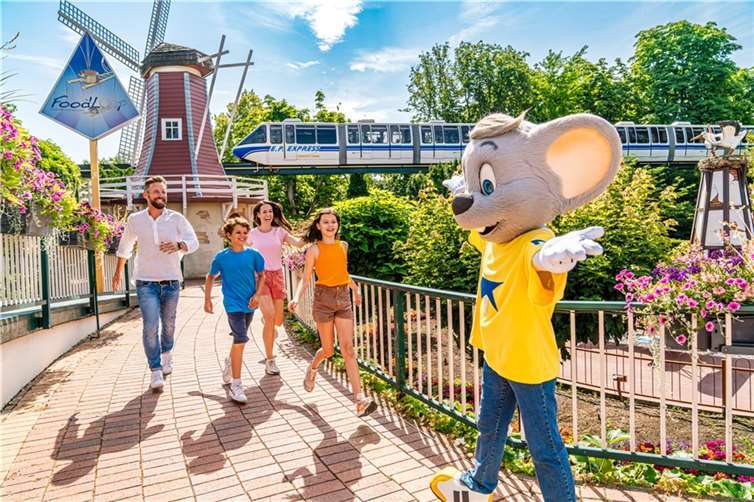 Spektakuläre und familienfreundliche Attraktionen, beeindruckende Shows und abwechslungsreiche Gastronomie – im Europa-Park kommt jeder auf seine Kosten.  Quelle: Europa-Park