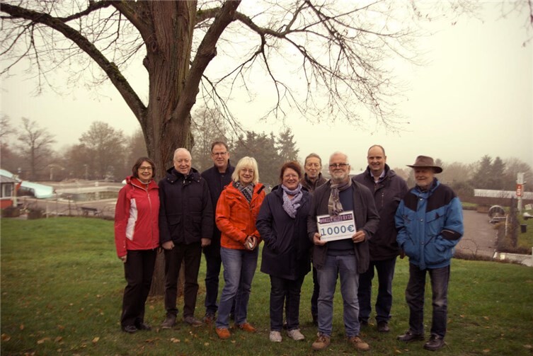 Spende an das Freibad Münstermaifeld. Foto: Harald Hahn