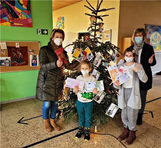 Spenden im Wert von 665 Euro konnten an Frau Dittrich, Vertreterin der Aktionsgruppe in Windhagen, überreicht werden.Foto: privat