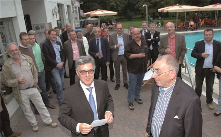 Spendenandrohung: Bürgermeister Wolfgang Kroeger, Hans Diedenhofen und der Sinziger Rat. BL