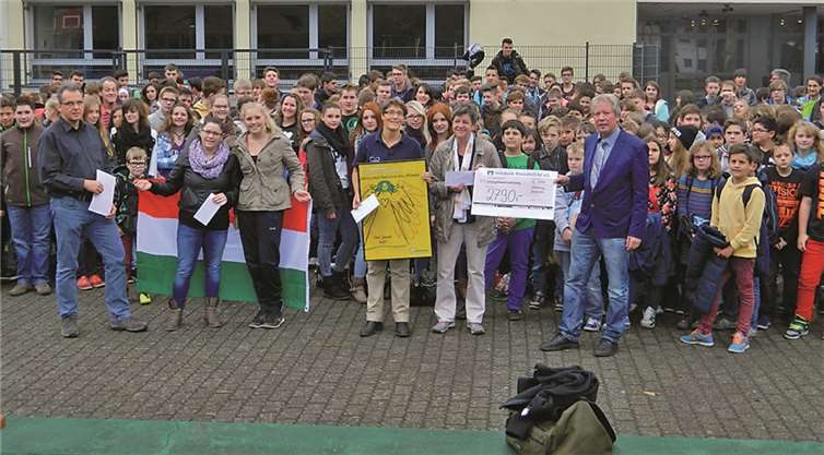 Spendenempfänger sind der schulische Förderverein, die Tafel der Caritas im Kreis Ahrweiler sowie der private Verein Mukoviszidose e.V. privat