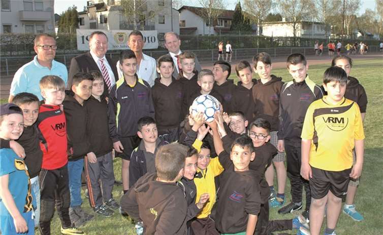 Spendentreff im Rhein-Ahr-Stadion: Sven Pörzgen, Jürgen Pföhler, Sascha Sieburger und Stephan Pauly.BL