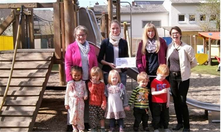 Spendenübergabe Villa Kunterbunt, von links: Anne Klein, Barbara Biesecke, Sarah Malberg, Sabine Stopperich. privat