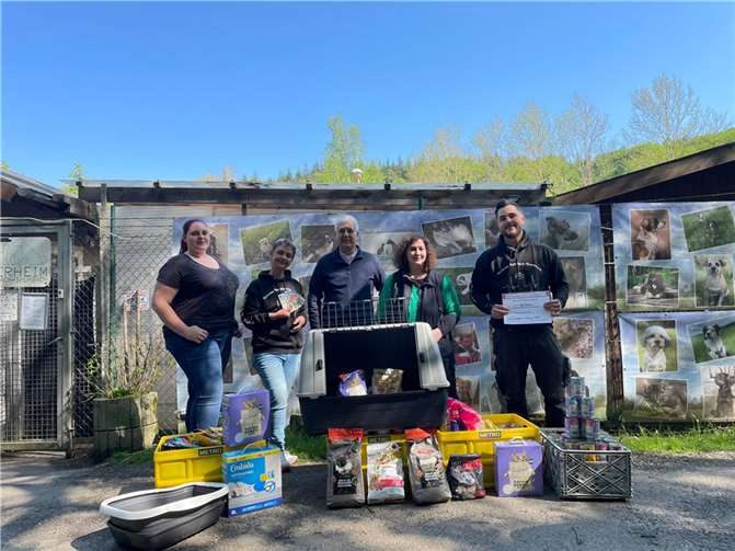 Spendenübergabe am Tierheim Ransbach-Baumbach. Foto: Olaf Neumann